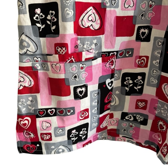Heart and Card Pattern V-Neck Scrub Top Women’s Size Small - Picture 4 of 10